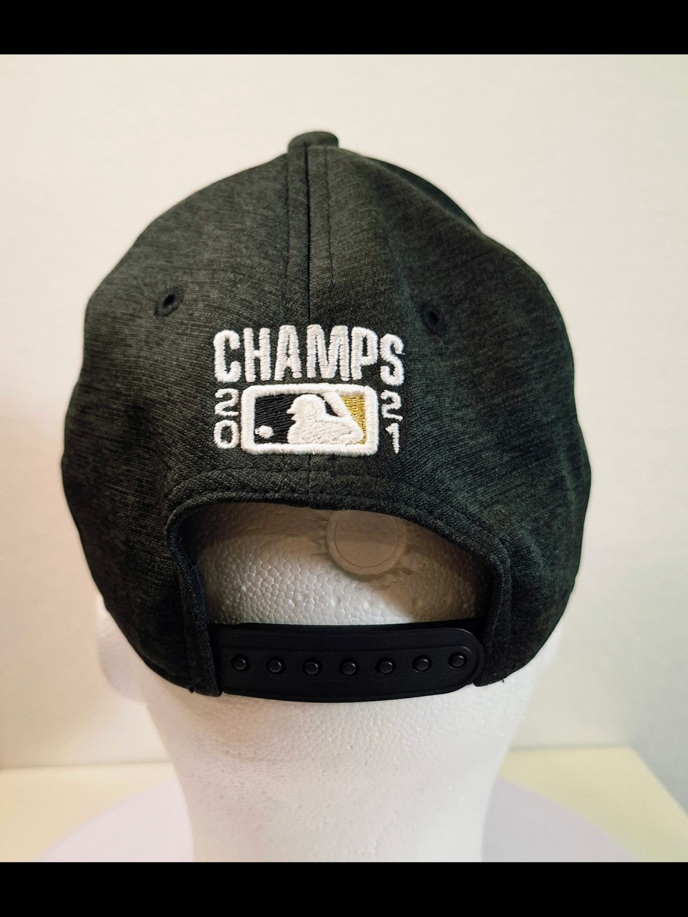 New Era Braves Black 9FORTY Interior Logo Baseball Cap - Picture 2 of 8